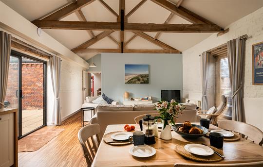 Owls Roost communicating cottage with Wagtail