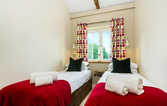 Avocet twin bedroom 3