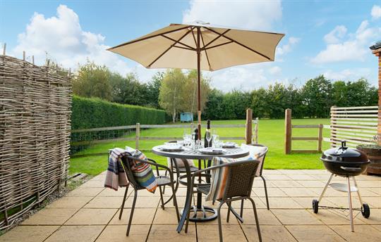 Owl Private patio & fenced garden