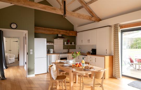 Tern Cottage kitchen and dining area