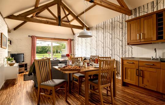 Woodpecker kitchen dining area