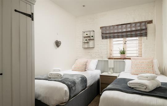 Woodpecker twin bedroom