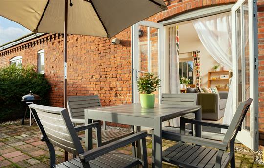 Coot Cottage courtyard