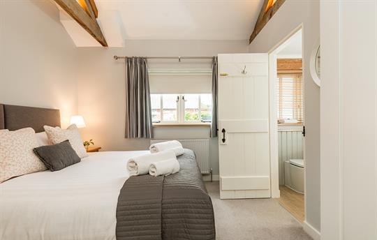 Swallow bedroom 2 with en-suite bathroom