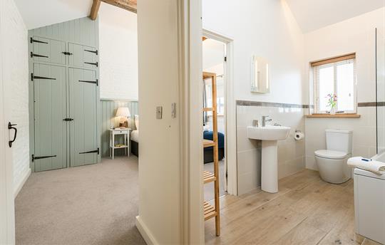 Swallow Cottage en-suite bedroom & bathroom