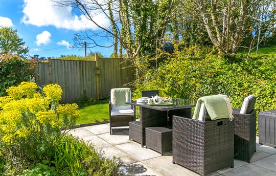 Peace and Plenty outdoor dining area