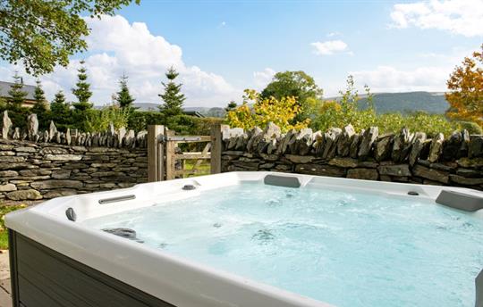 Hot tub at Shepherds Cottage 