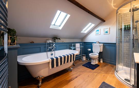 Stable Cottage En Suite Bathroom