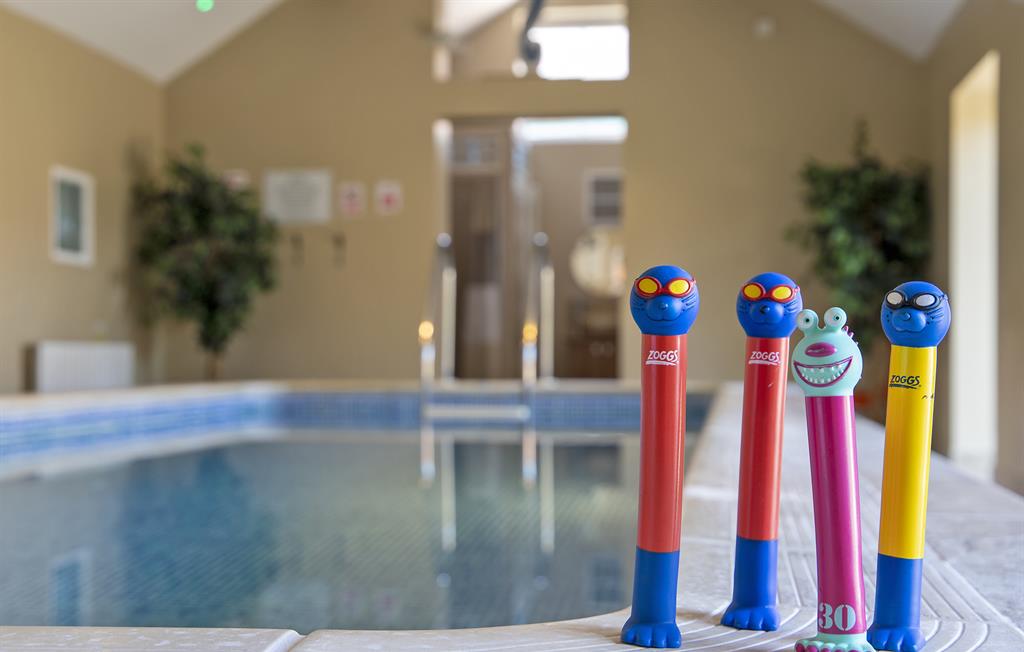 Exklusiver Familienspaß im Hallenbad