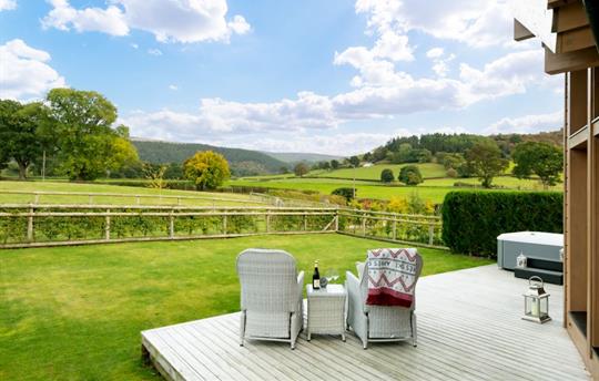 Enclosed private garden including private hot tub