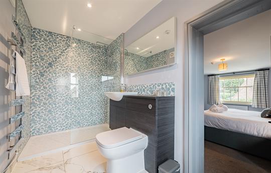 Plough Cottage Ensuite to Bed 1 