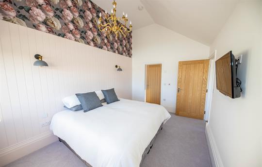 Bedroom with en-suite shower