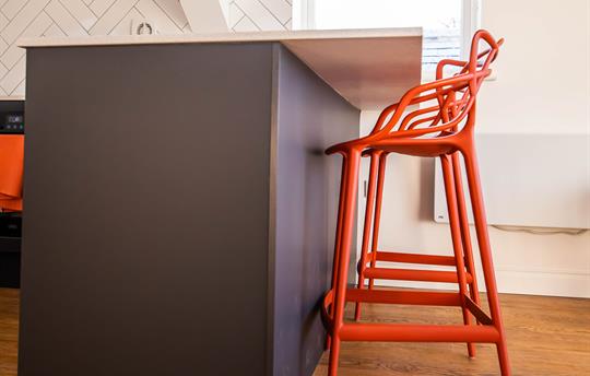 Sit at the breakfast bar: enjoy juice & croissants