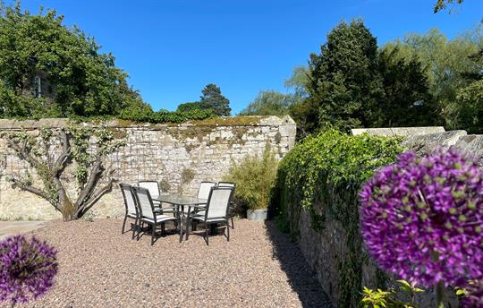 Kennelman Upstairs Patio