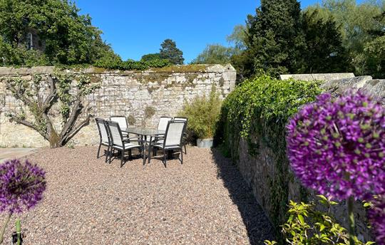 Kennelman Upstairs Patio