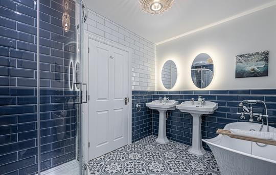 Bedroom 3 en-suite Ty Glas Beach House