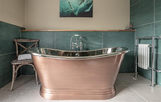Bedroom 9 copper bath Ty Glas Beach House