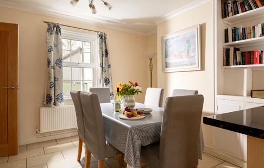 Hind's cottage Kitchen Dining . Heritage Escapes