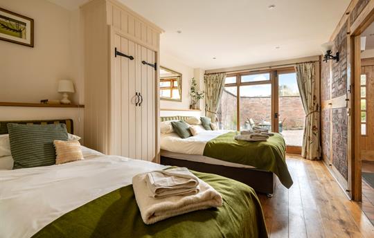 Large ensuite superking & single or triple bedroom