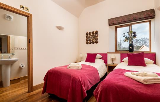 Twin or Superking bedroom with ensuite shower room