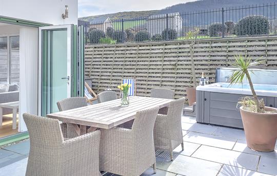 Perfect entertaining terrace with hot tub