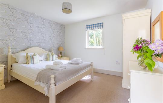 Cormorant Cottage, Broomhill Manor, Main Bedroom