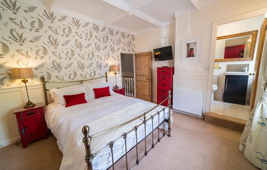 Second ensuite bedroom