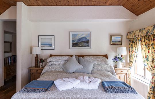 Thatcher's Rest Cottage master bedroom
