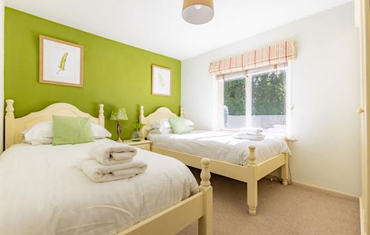 Kittiwake Cottage Twin Bedroom, Broomhill Manor