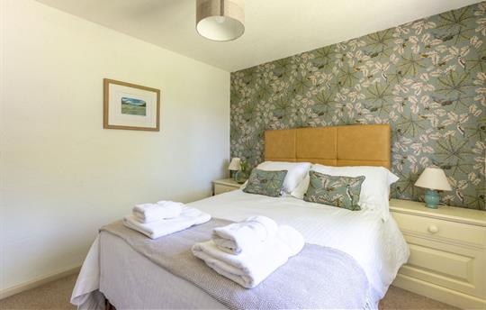Woodpecker Cottage Main Bedroom, Broomhill Manor