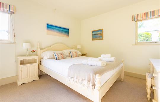 Kingfisher Cottage Master Bedroom Broomhill Manor