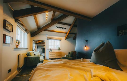 Ground floor super-king bedroom