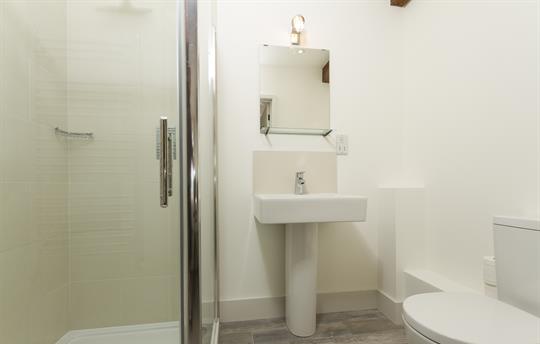 Master en-suite shower room