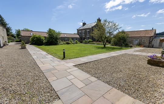 Thirley Cotes Farm courtyard