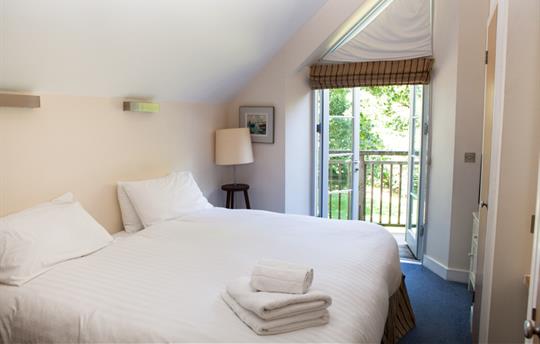 Chyreen master bedroom