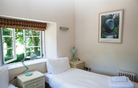 Chyreen twin bedroom