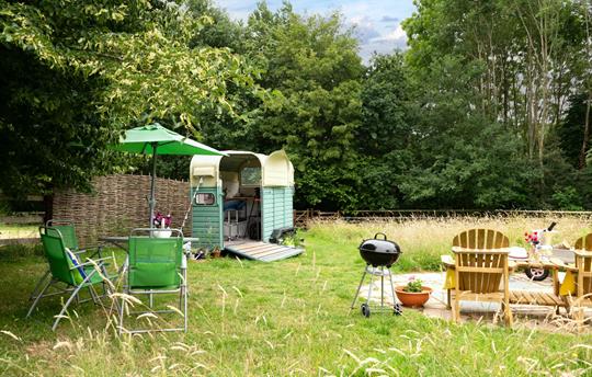 Garden view with trailer kitchen 