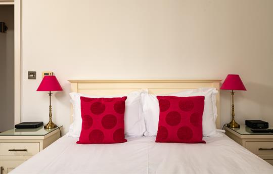 Hop Store King size bed Master bedroom