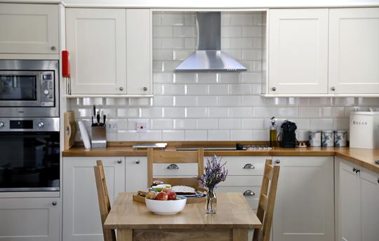 Clava cottage - kitchen area