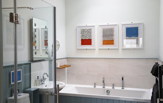 Corrimony cottage - bathroom 1