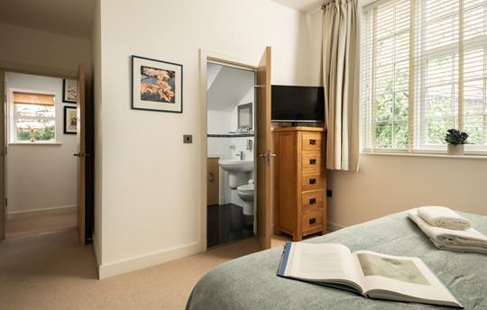 Malt House master bedroom to ensuite