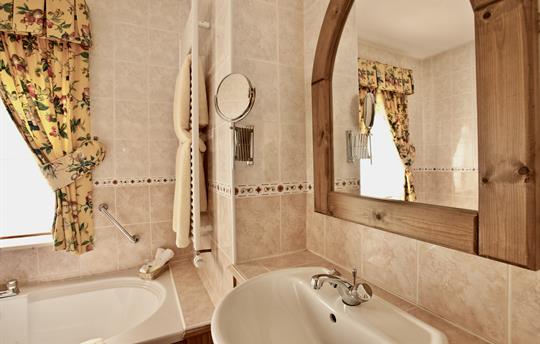 Garden Cottage downstairs ensuite