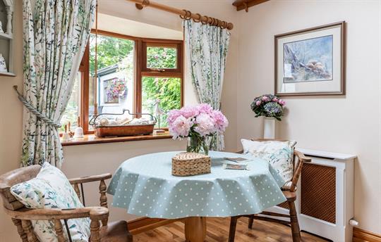 Honeymoon Cottage romantic dining a deux