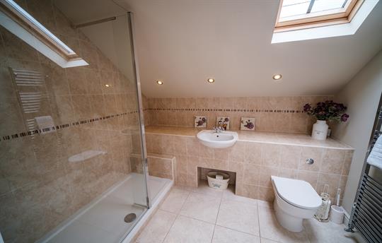 Pheasant Twin Room En-Suite Bathroom