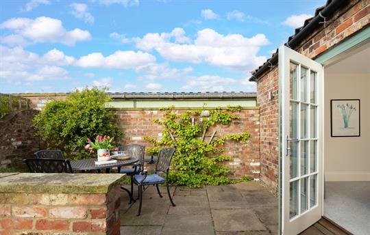 Garden Cottage to patio