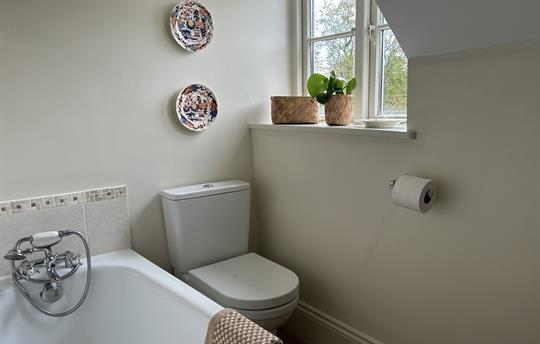 Red Paisley bathroom at Monnington House
