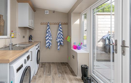Ty Glas Bootroom with washing machine & tumble dry