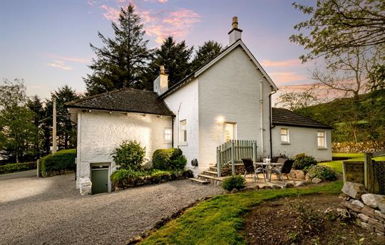 Cutlar's Lodge at dusk