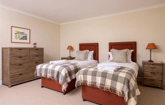 Twin room with shower room adjacent