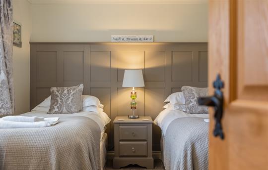 Cowslip Cottage twin bedroom